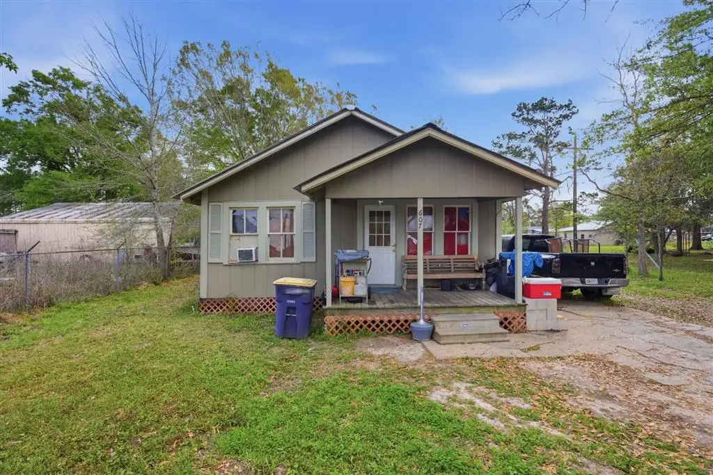 607 S Thompson Avenue S, Iowa, LA 70647 - #1