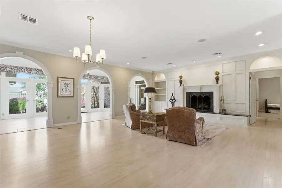 1304 W Dumbarton W, Lake Charles, LA 70605-2559 - #2