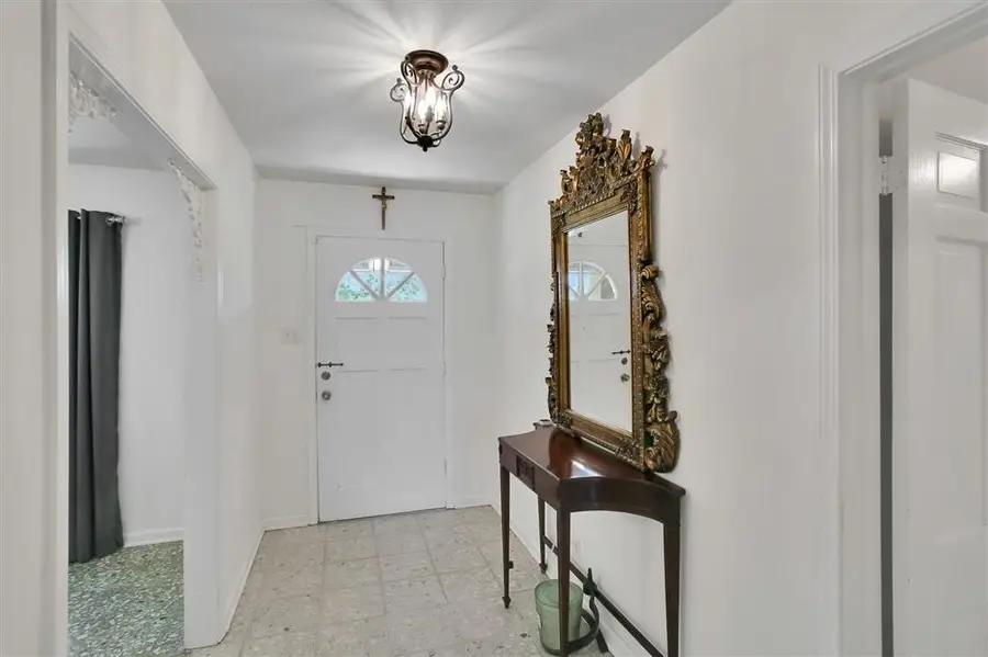 700 W Lagrange Street W, Lake Charles, LA 70605 - #2