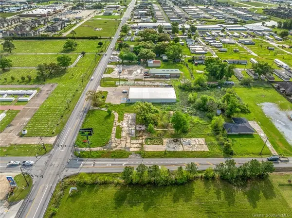 2323 Country Club Road, Lake Charles, LA 70605