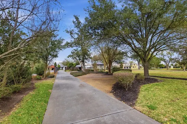 3206 Henderson Bayou Road, Lake Charles, LA 70605