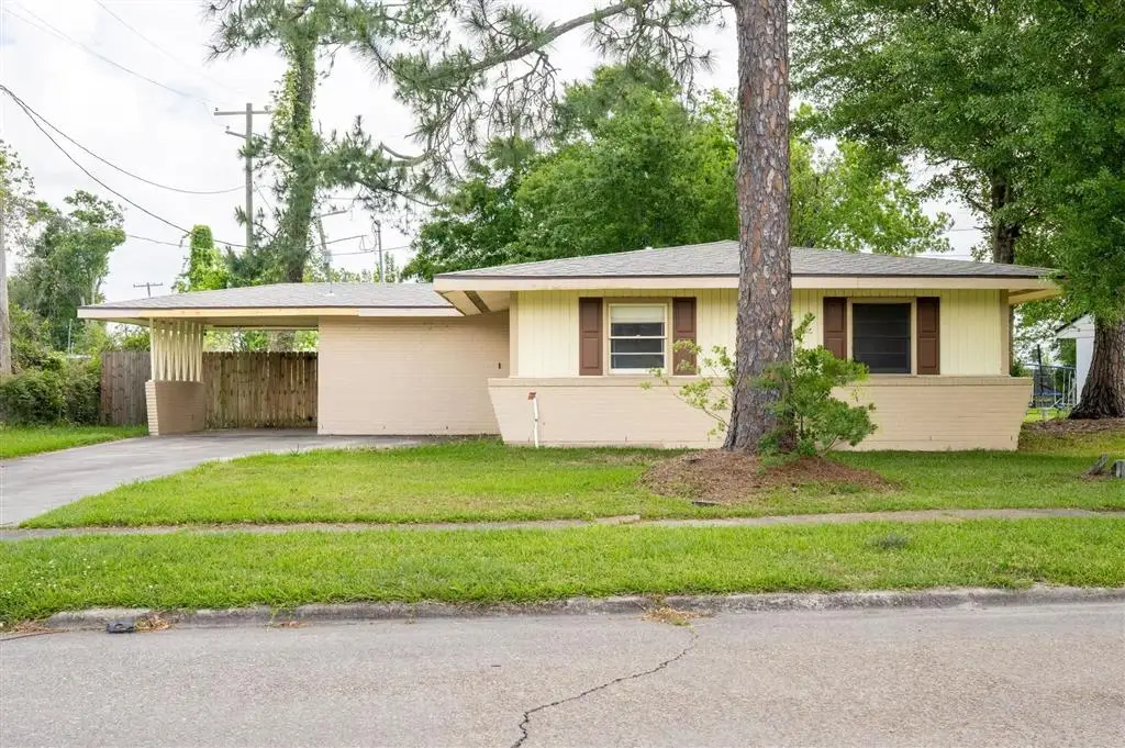 3605 E Roosevelt Street E, Lake Charles, LA 70607 - #1