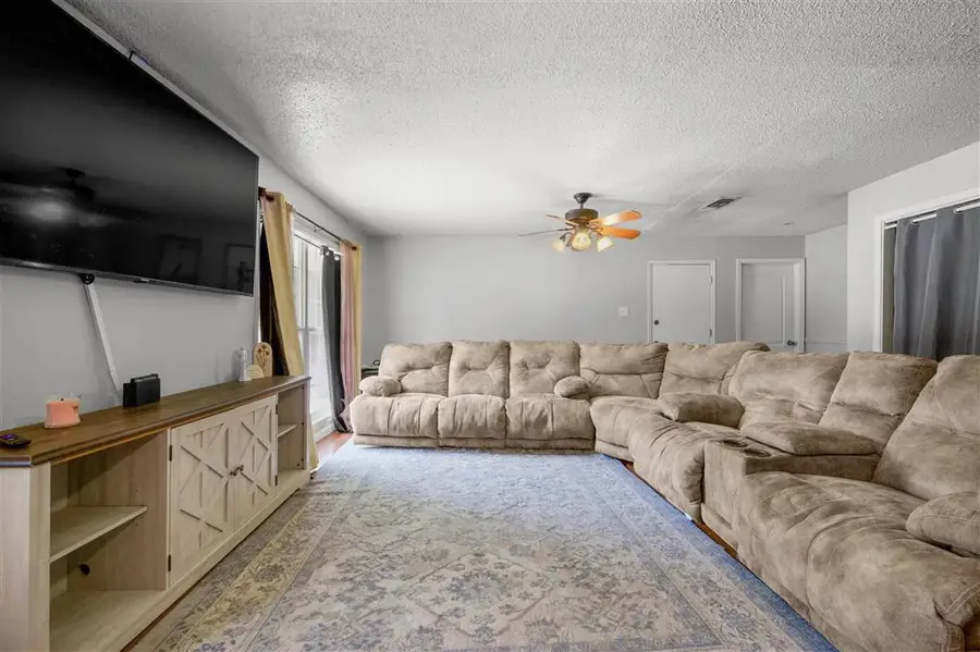 105 Allen Avenue, Leesville, LA 71446 - #2