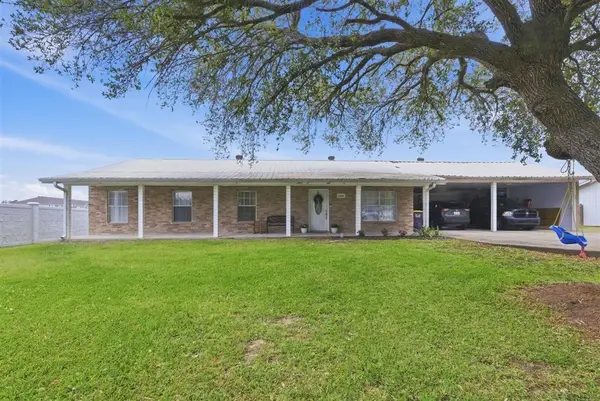 1202 W Highway 90 W, Iowa, LA 70647