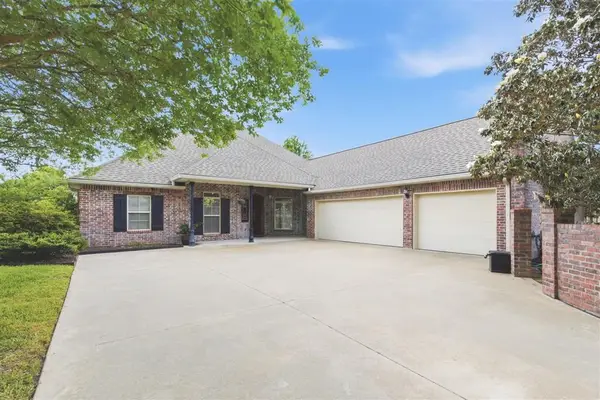 2733 Rue Calais Drive, Lake Charles, LA 70605