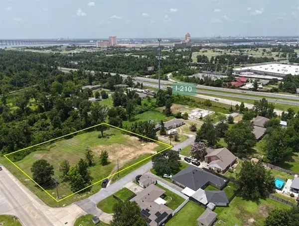 1902 W Prien Lake Rd Road W, Lake Charles, LA 70605