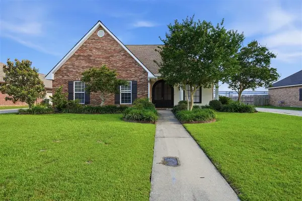 2245 S Kingswood St Street S, Lake Charles, LA 70605