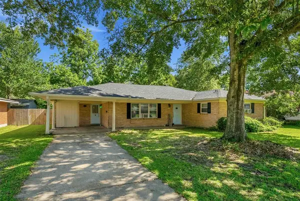 226 Greenway Street, Lake Charles, LA 70605