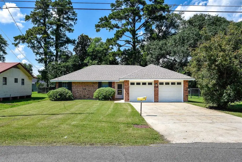 718 E Division, Jennings, LA 70546 - #1