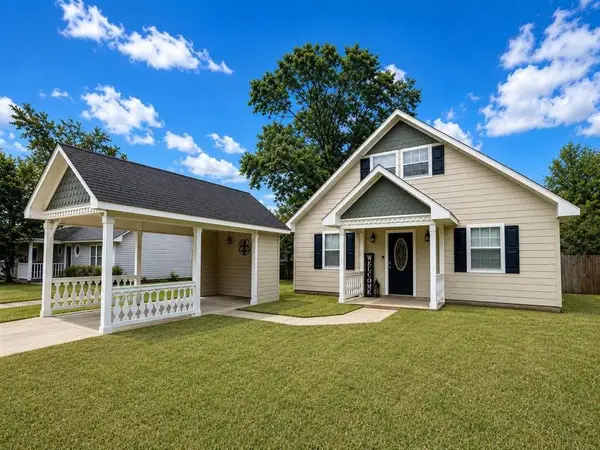 107 E Lee Street E, Leesville, LA 71446