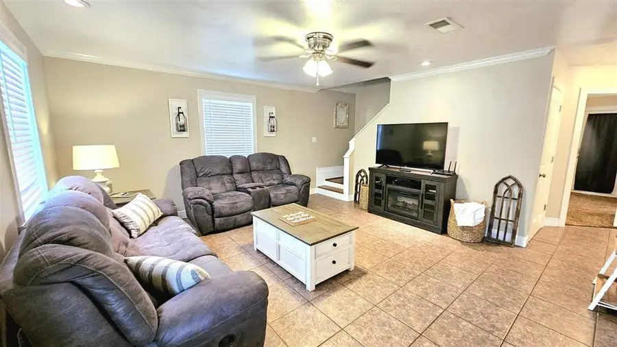 107 E Lee Street E, Leesville, LA 71446 - #2