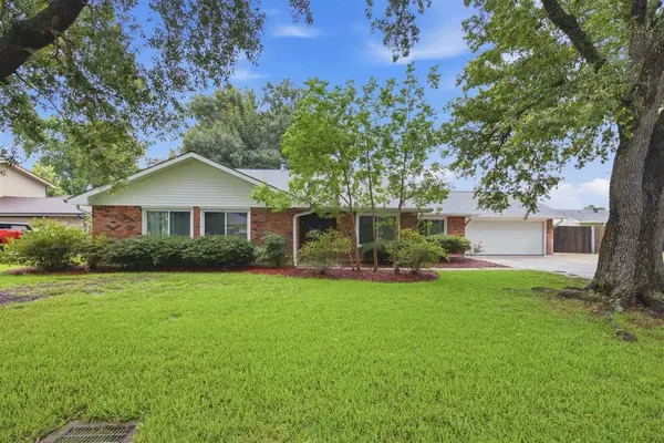 4805 W Quail Hollow W, Lake Charles, LA 70605