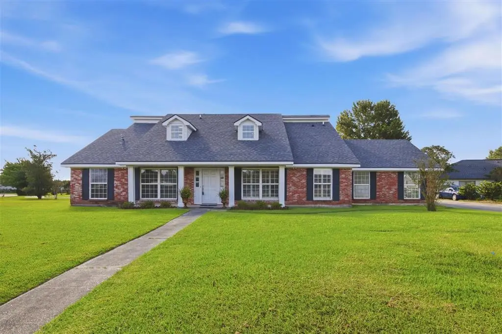 1335 S Chateau Circle S, Lake Charles, LA 70605 - #1