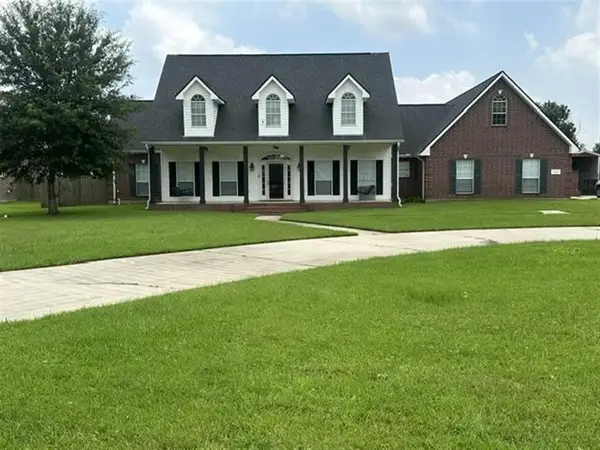 1647 Hollow Cove Lane, Lake Charles, LA 70611
