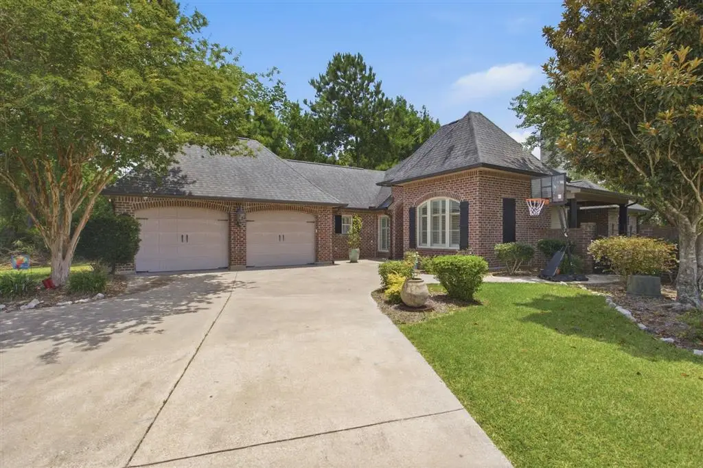 901 N Yorkshire Circle N, Lake Charles, LA 70605 - #1