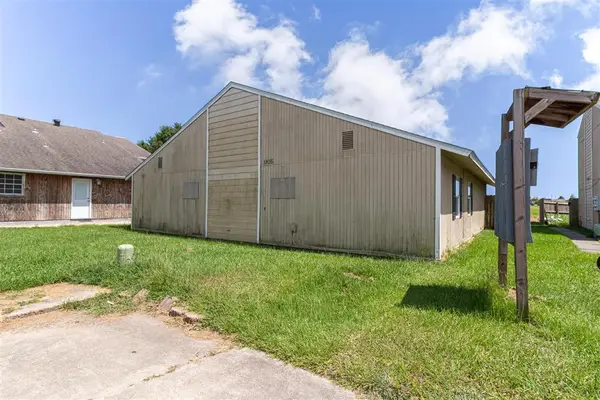 1835 Fox Run Drive, Lake Charles, LA 70605