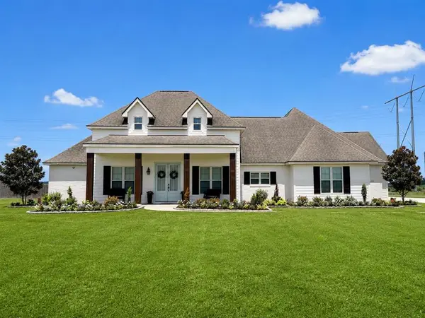 1628 Deerfield Drive, Moss Bluff, LA 70611