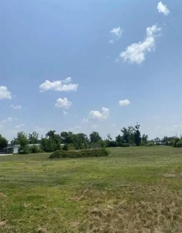 628 S Post Oak Road S, Sulphur, LA 70663