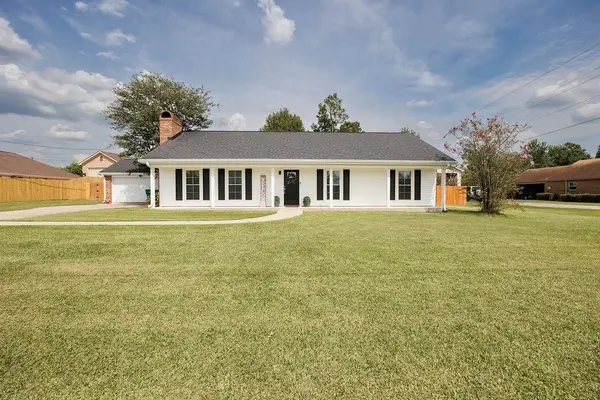 306 E Presidential Circle E, Lake Charles, LA 70611