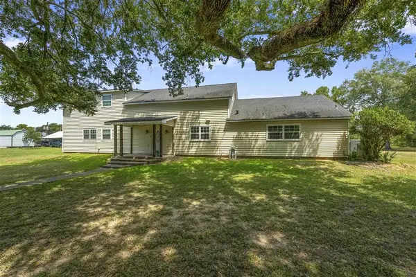 400 E Nichols Street E, Welsh, LA 70591