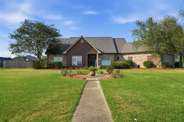 1670 N Woodland Forest Drive N, Lake Charles, LA 70611