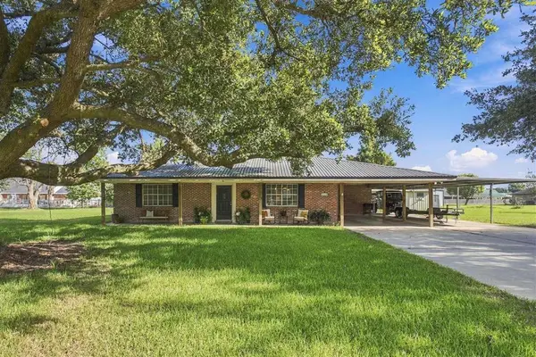 121 Fosson Lane, Lake Charles, LA 70607