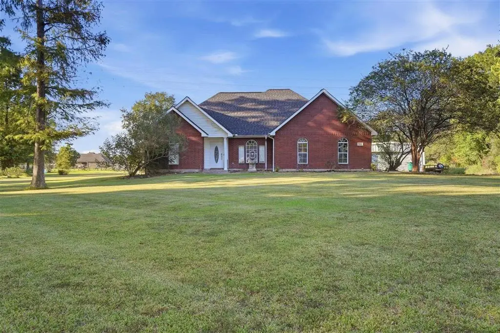 512 Gateway Drive, Moss Bluff, LA 70611 - #1