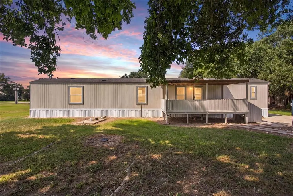 108 W 2nd Street W, Roanoke, LA 70581 - #1