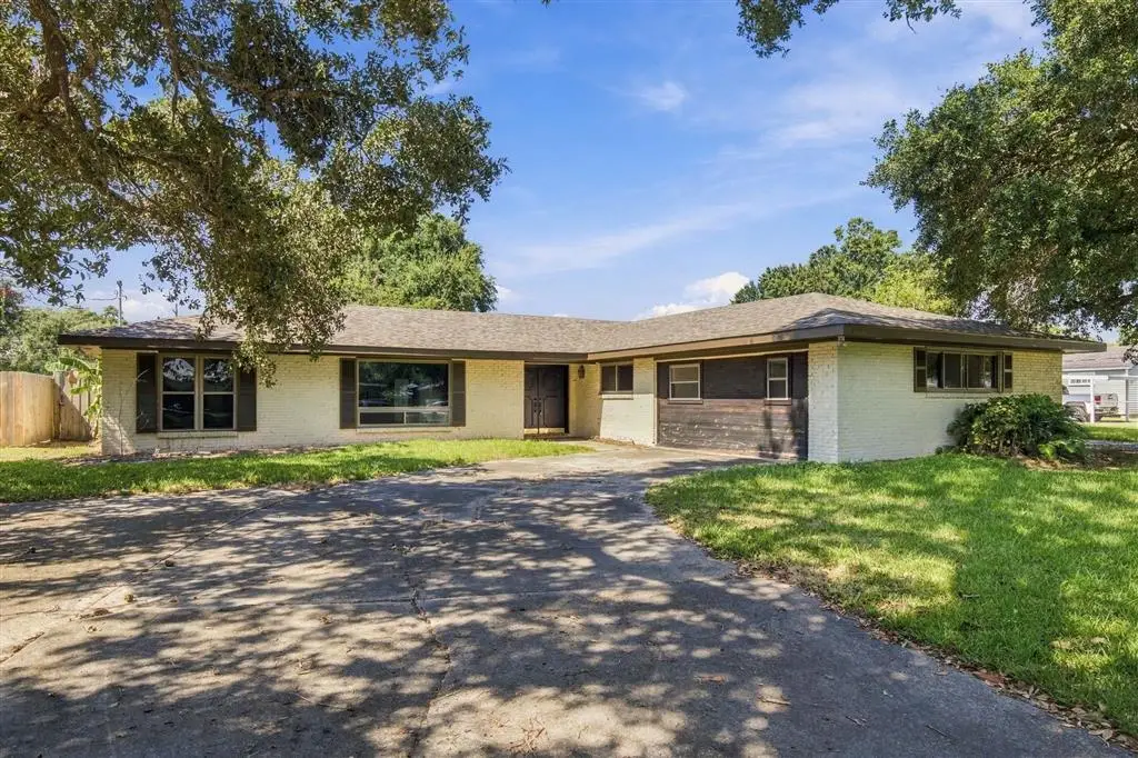 330 Arlington Drive, Lake Charles, LA 70605 - #1