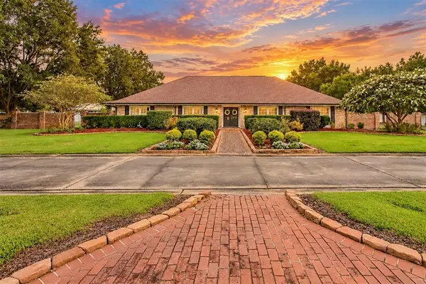 2103 E Academy Avenue E, Jennings, LA 70546