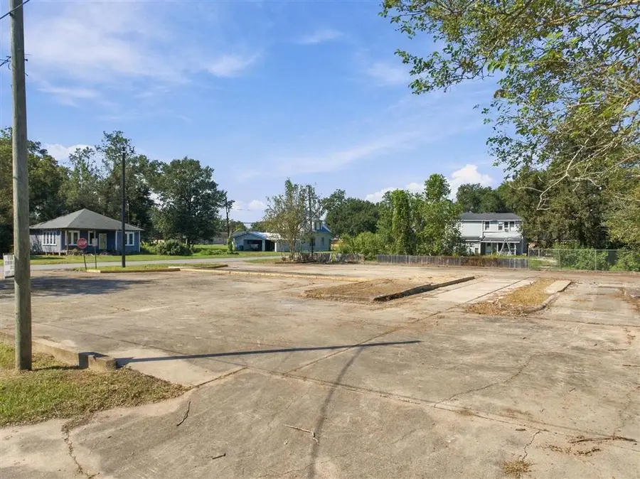 1302 Center Street, Vinton, LA 70668 - #2