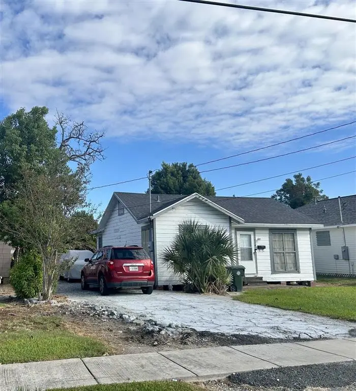214 W Hale Street W, Lake Charles, LA 70601 - #1