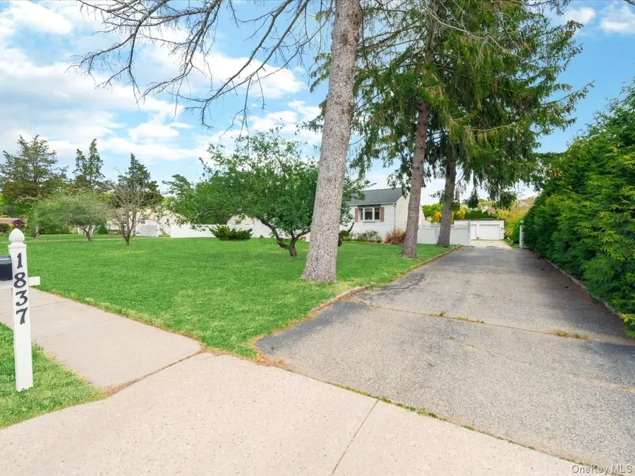 1837 Lincoln Avenue, Holbrook, NY 11741 - #2