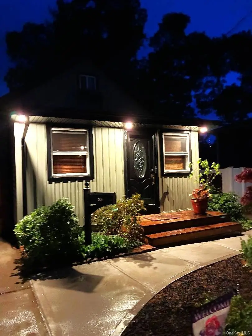 22 Salem Place, Copiague, NY 11726 - #3