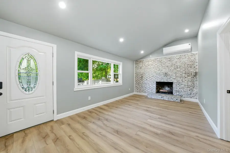 21 Newfoundland Avenue, Huntington, NY 11743 - #3