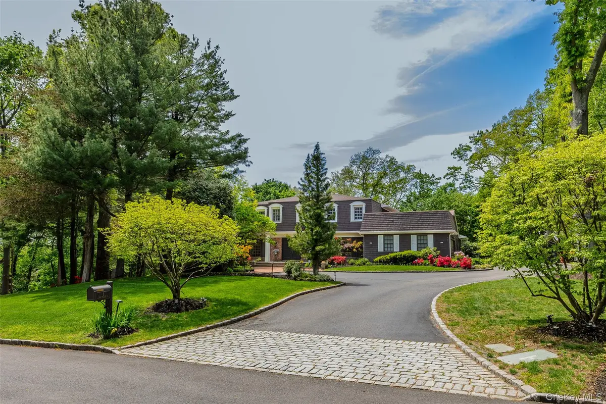 6 The Hollows W, East Norwich, NY 11732 - #1