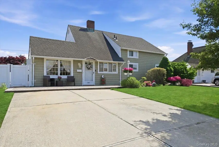 335 Twin Lane S, Wantagh, NY 11793 - #2