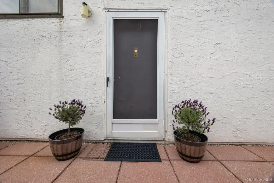 21 Canterbury Road #15, Great Neck, NY 11021 - #2
