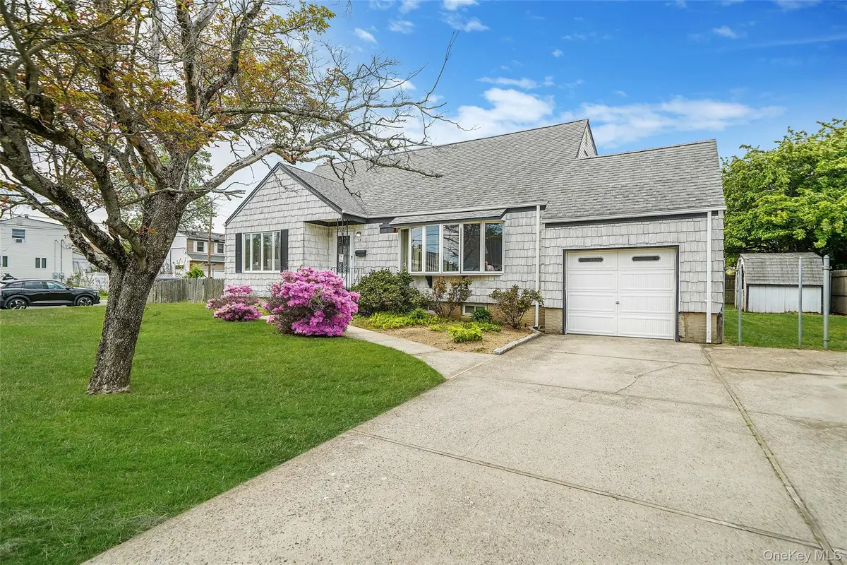 75 Barnum Street, West Babylon, NY 11704 - #1