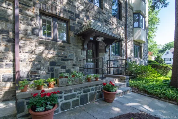 11 Beechtree Lane #1A, Bronxville, NY 10708