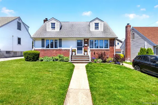 288 Arlington Street, Mineola, NY 11501
