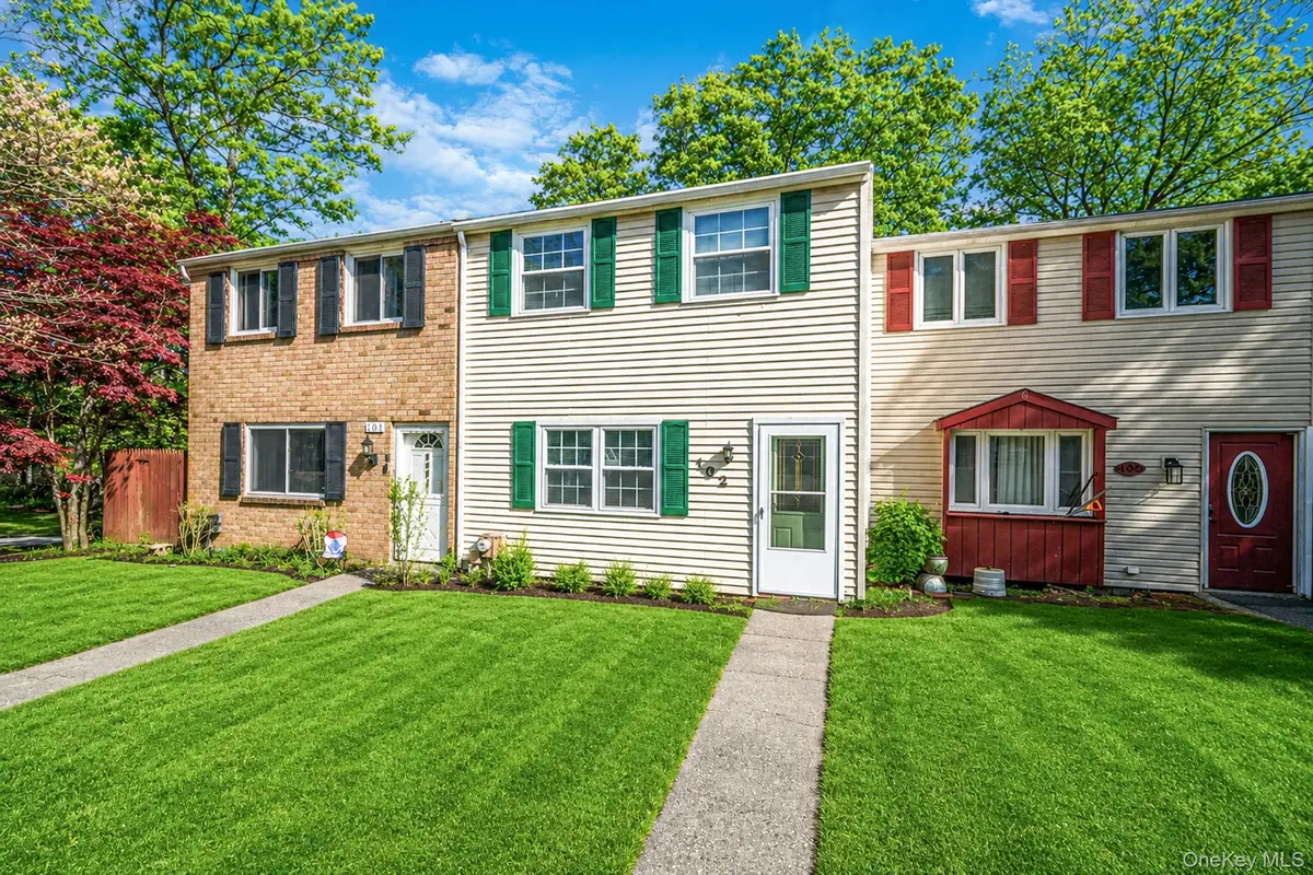 102 Hill Spur, Calverton, NY 11933 - #1
