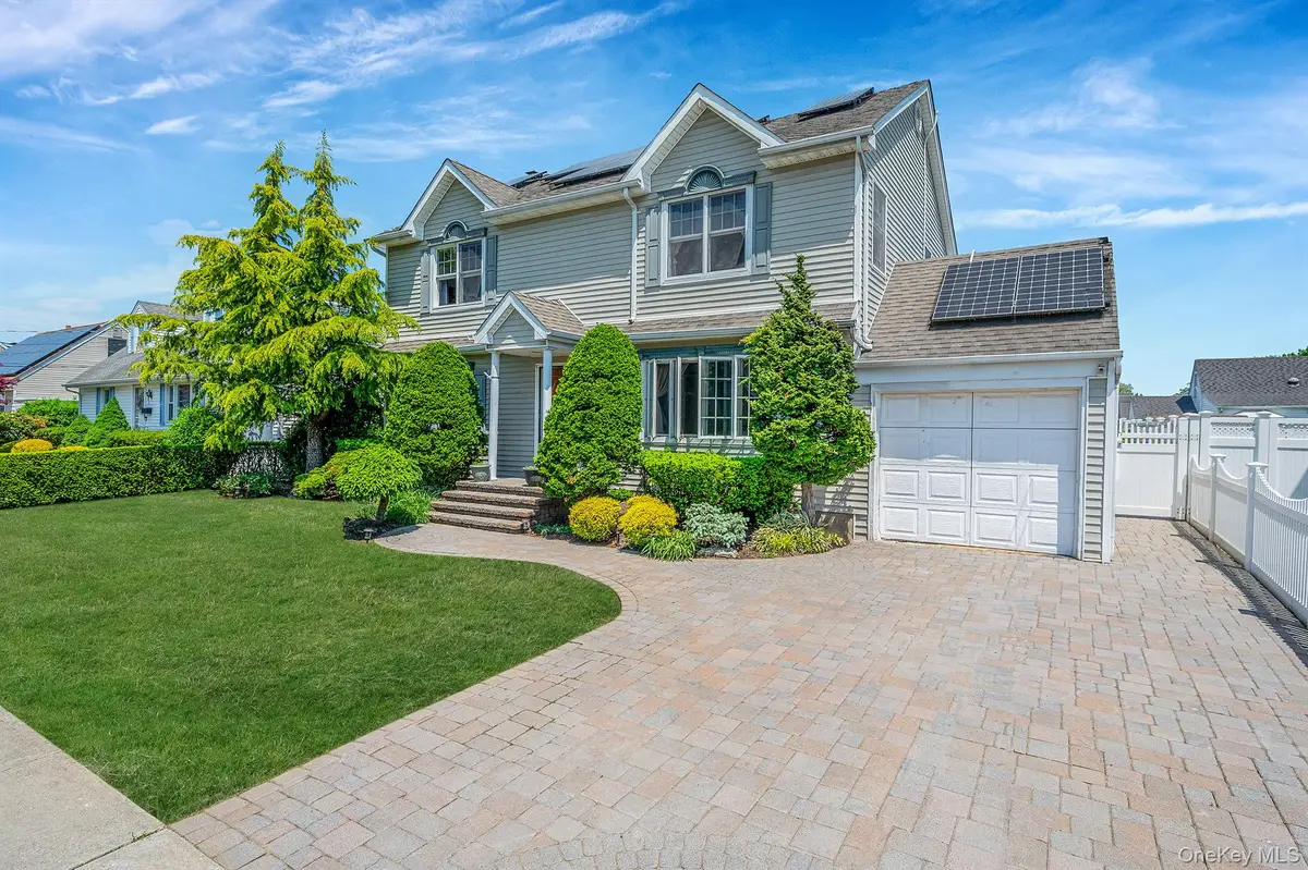 15 Lillian Place, Farmingdale, NY 11735 - #1