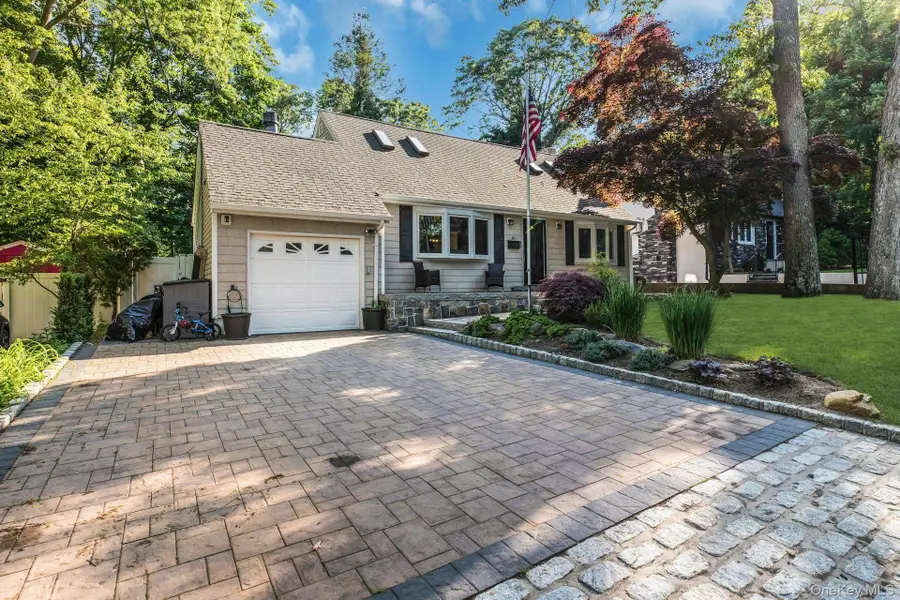 16 Davis Street, Melville, NY 11747 - #3