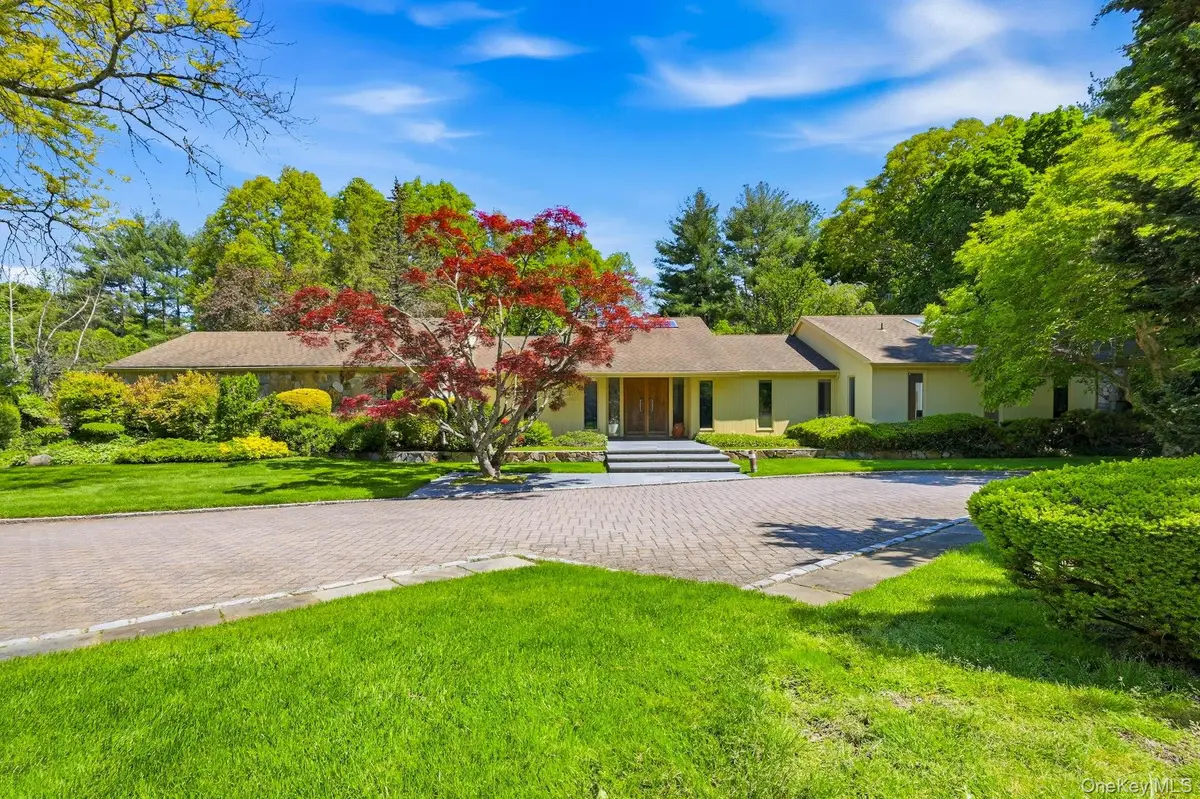 17 Hastings Road, Old Westbury, NY 11568 - #1