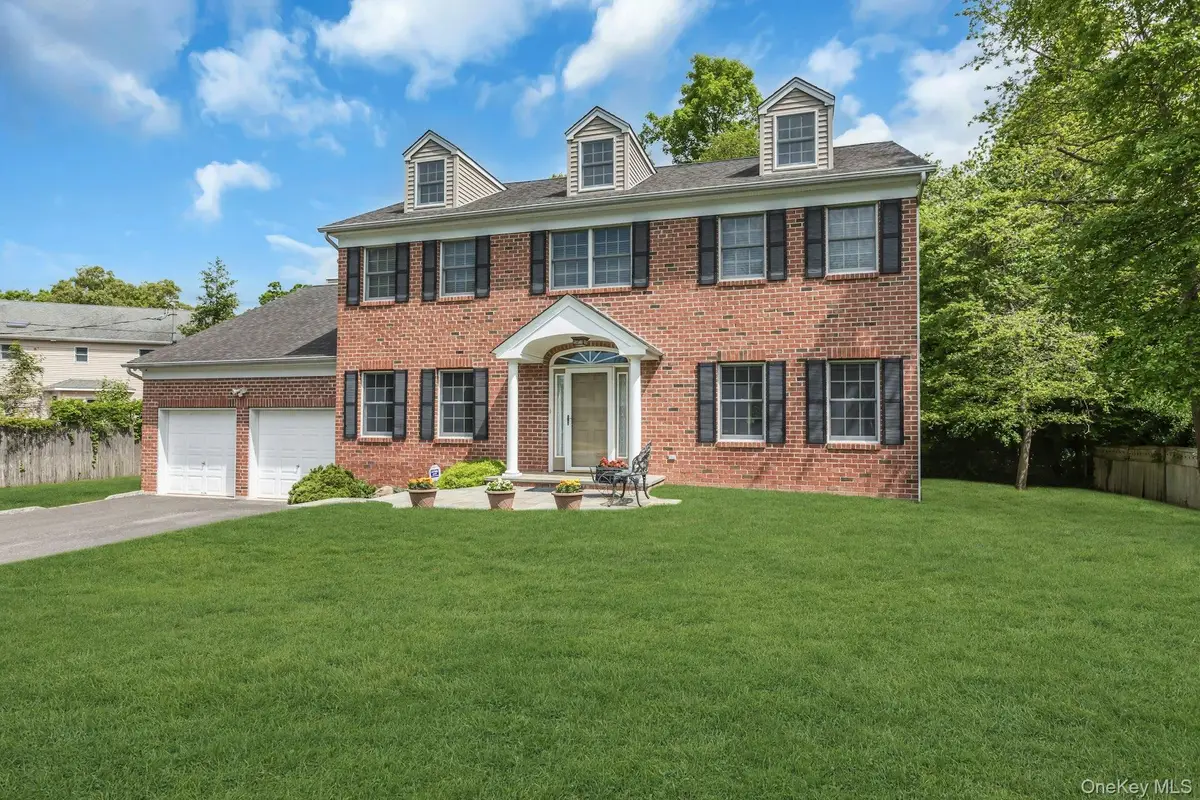 25 Middlesex Avenue, Oakdale, NY 11769 - #1