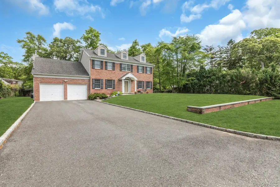 25 Middlesex Avenue, Oakdale, NY 11769 - #2