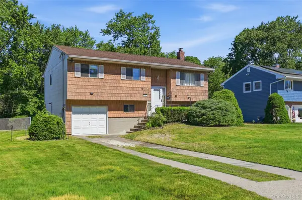 94 Babylon Avenue, West Islip, NY 11795