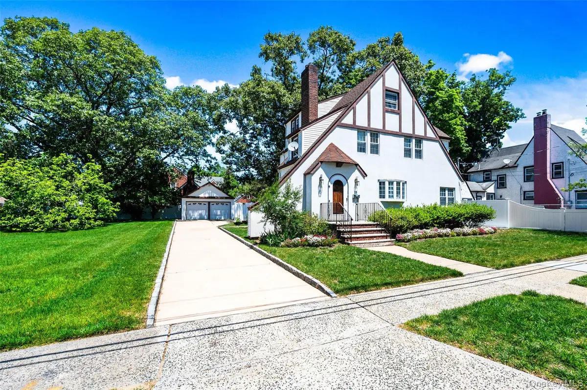 15 Maine Avenue, Rockville Centre, NY 11570 - #1