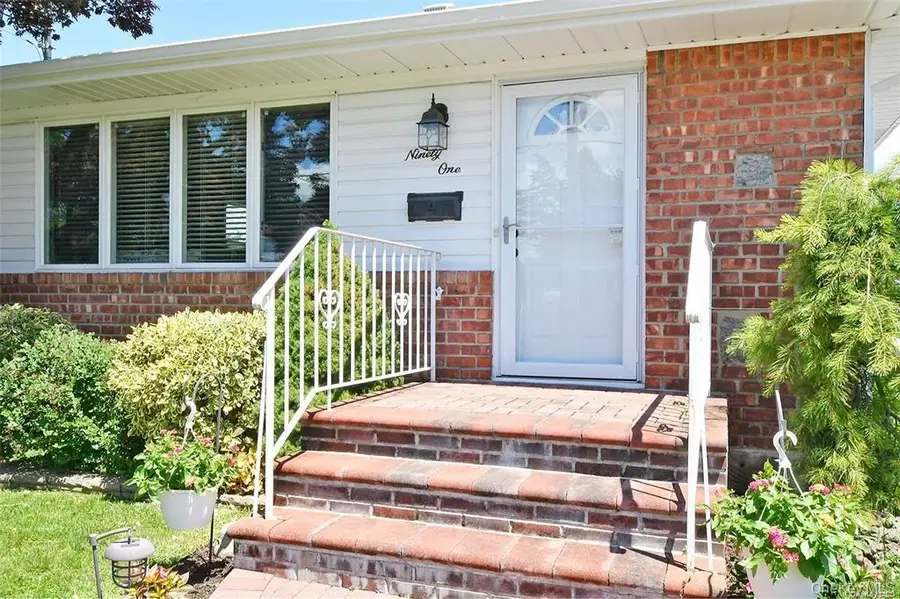91 Pollok Place, Hicksville, NY 11801 - #2